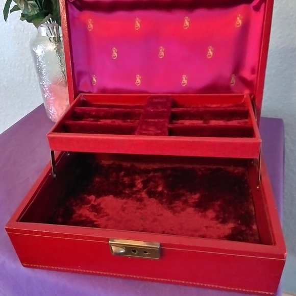 Vintage jewelry box